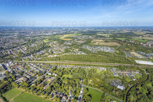 Aerial view, residential area Am Heimshof, housing estate Sachsenring, railway line, district Heessen, Hamm, Ruhr area, North Rhine-Westphalia, Germany, railway area, DE, Deutsche Bahn AG, Europe, railway tracks, tracks, property tax, real estate, aerial view, aerial photography, aerial photography, overview, bird's eye view, housing estate, housing and living, residential area, quality of life, residential quarter, housing estate, residential area, birds-eyes view, overview