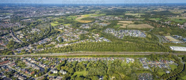 Aerial view, residential area Am Heimshof, housing estate Sachsenring, railway line, district Heessen, Hamm, Ruhr area, North Rhine-Westphalia, Germany, railway area, DE, Deutsche Bahn AG, Europe, railway tracks, tracks, property tax, real estate, aerial view, aerial photography, aerial photography, overview, bird's eye view, housing estate, housing and living, residential area, quality of life, residential quarter, housing estate, residential area, birds-eyes view, overview