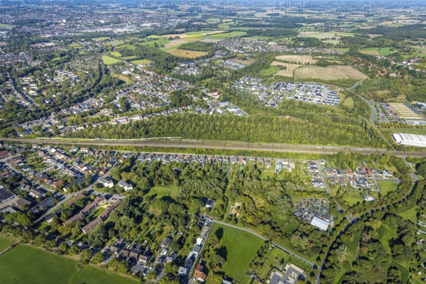 Aerial view, residential area Am Heimshof, railway line and forest area, new construction residential area Sachsenring, district Heessen, Hamm, Ruhr area, North Rhine-Westphalia, Germany, railway area, DE, Deutsche Bahn AG, Europe, railway tracks, tracks, property tax, real estate, aerial view, aerial photography, aerial photography, overview, bird's eye view, residential area, living and life, residential area, quality of life, residential quarter, housing estate, residential area, birds-eyes view, overview