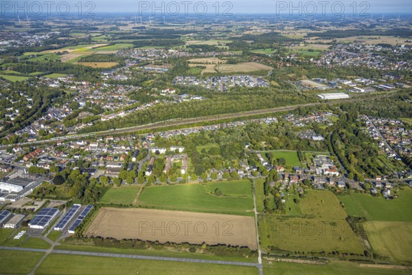 Aerial view, residential area Am Heimshof, housing estate Sachsenring, railway line, district Heessen, Hamm, Ruhr area, North Rhine-Westphalia, Germany, railway area, DE, Deutsche Bahn AG, Europe, railway tracks, tracks, property tax, real estate, aerial view, aerial photography, aerial photography, overview, bird's eye view, housing estate, housing and living, residential area, quality of life, residential quarter, housing estate, residential area, birds-eyes view, overview