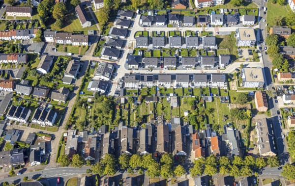 Aerial view, new construction single-family house terraced houses housing estate Erich-Polkaehn-Straße, Heessen, district Heessen, Hamm, Ruhr area, North Rhine-Westphalia, Germany, Am Sonnenknapp, DE, Europe, property tax, real estate, aerial view, aerial photography, aerial photography, overview, bird's-eye view, housing estate, living and living, residential area, quality of life, residential neighbourhood, housing estate, residential area, birds-eyes view, overview