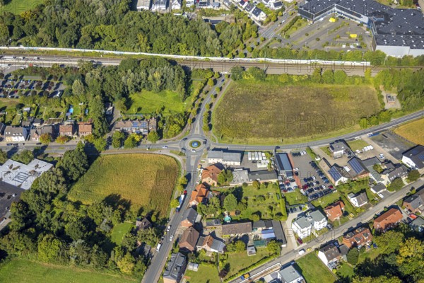 Aerial view, residential area with roundabout Vogelstraße, Frielicker Weg and Ahlener Straße, meadow areas, district Heessen, Hamm, Ruhr area, North Rhine-Westphalia, Germany, DE, Europe, property tax, real estate, roundabout, aerial view, aerial photography, aerial photography, road traffic, overview, bird's eye view, residential area, housing and living, residential area, quality of life, residential quarter, housing estate, residential area, birds-eyes view, overview