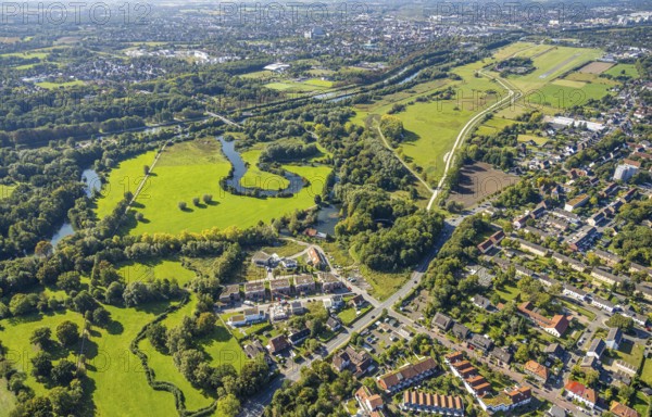 Aerial view, experience space, Hamm-Lippewiesen airfield, Lippe floodplain and river meander, Schlossmühle Heessen and Schlossstraße development area, view of the city, Heessen district, Hamm, Ruhr area, North Rhine-Westphalia, Germany, DE, Europe, property tax, real estate, aerial view, aerial photography, aerial photography, overview, bird's eye view, residential area, living and life, residential area, quality of life, residential neighbourhood, housing estate, residential district, bird's eye view, overview