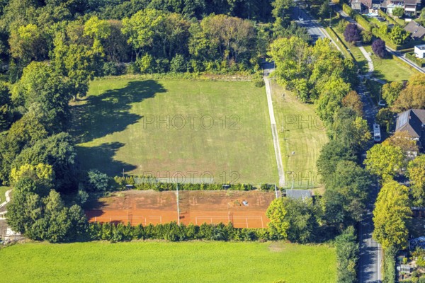 Aerial view, meadow and tennis courts Dolberger Straße, district Heessen, Hamm, Ruhr area, North Rhine-Westphalia, Germany, DE, Europe, aerial view, aerial photography, aerial photography, sports, sports facility, sports field, tennis, tennis facility, tennis court, tennis courts, overview, bird's-eye view, birds-eyes view, overview