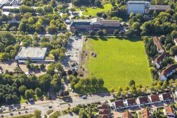Aerial view, Freiherr-vom-Stein-Gymnasium and construction site, entrance area Maximilianpark, Uentrop, Hamm, Ruhr area, North Rhine-Westphalia, Germany, construction work, construction area, building site, building plots, construction measure, construction project, construction site, education, educational institution, DE, Europe, grammar school, teaching institute, aerial view, aerial photography, aerial photography, MaxiPark, new building, school, overview, conversion, bird's eye view, Werner-Figgen-Weg, birds-eyes view, overview