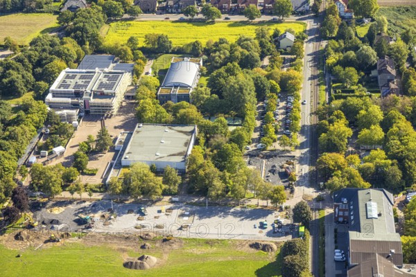 Aerial view, Freiherr-vom-Stein-Gymnasium and construction site, entrance area Maximilianpark, Uentrop, Hamm, Ruhr area, North Rhine-Westphalia, Germany, construction work, construction area, building site, building plots, construction measure, construction project, construction site, education, educational institution, DE, Europe, grammar school, teaching institute, aerial view, aerial photography, aerial photography, MaxiPark, new building, school, overview, conversion, bird's eye view, Werner-Figgen-Weg, birds-eyes view, overview