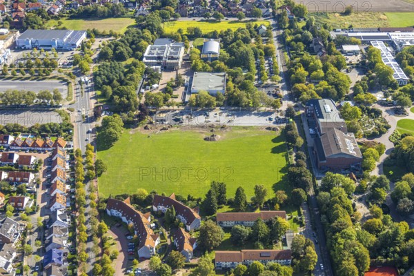 Aerial view, Freiherr-vom-Stein-Gymnasium and construction site, entrance area Maximilianpark, Uentrop, Hamm, Ruhr area, North Rhine-Westphalia, Germany, construction work, construction area, building site, building plots, construction measure, construction project, construction site, education, educational institution, DE, Europe, grammar school, teaching institute, aerial view, aerial photography, aerial photography, MaxiPark, new building, school, overview, conversion, bird's eye view, Werner-Figgen-Weg, birds-eyes view, overview