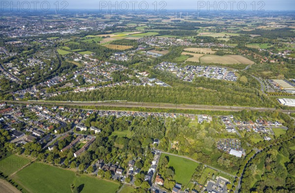 Aerial view, residential area Am Heimshof, railway line and forest area, new construction residential area Sachsenring, district Heessen, Hamm, Ruhr area, North Rhine-Westphalia, Germany, railway area, DE, Deutsche Bahn AG, Europe, railway tracks, tracks, property tax, real estate, aerial view, aerial photography, aerial photography, overview, bird's eye view, residential area, living and life, residential area, quality of life, residential quarter, housing estate, residential area, birds-eyes view, overview