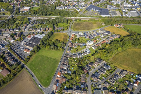 Aerial view, residential area with roundabout Vogelstraße, Frielicker Weg and Ahlener Straße, meadow areas, district Heessen, Hamm, Ruhr area, North Rhine-Westphalia, Germany, DE, Europe, property tax, real estate, roundabout, aerial view, aerial photography, aerial photography, road traffic, overview, bird's eye view, residential area, housing and living, residential area, quality of life, residential quarter, housing estate, residential area, birds-eyes view, overview