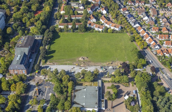 Aerial view, construction site and meadow at Freiherr-vom-Stein-Gymnasium, Uentrop, Hamm, Ruhr area, North Rhine-Westphalia, Germany, construction work, construction area, building site, building plots, construction measure, construction project, construction site, education, educational institution, DE, Europe, grammar school, teaching institute, aerial view, aerial photography, aerial photography, new building, school, overview, conversion, bird's eye view, Werner-Figgen-Weg, birds-eyes view, overview