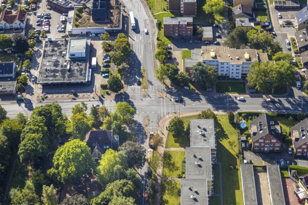 Aerial view, residential area road traffic intersection Ostwennemarstraße and Alter Uentroper Weg, wooded area with Villa Kunterbunt, Uentrop, Hamm, Ruhr area, North Rhine-Westphalia, Germany, DE, Europe, kindergarten, day-care centre, day-care centre, aerial view, aerial photography, aerial photography, road intersection, road traffic, overview, bird's-eye view, overview