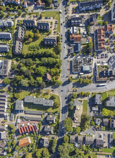 Aerial view, residential area road traffic intersection Ostwennemarstraße and Alter Uentroper Weg, wooded area with Villa Kunterbunt, Uentrop, Hamm, Ruhr area, North Rhine-Westphalia, Germany, DE, Europe, kindergarten, day-care centre, day-care centre, aerial view, aerial photography, aerial photography, road intersection, road traffic, overview, bird's-eye view, overview