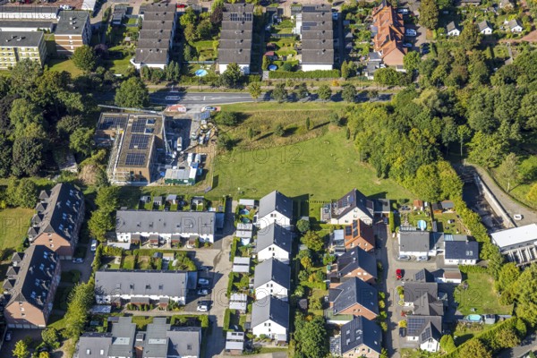 Aerial view, construction site with new building day care centre Villa Kunterbunt at Ostwennemarstraße corner Alter Uentroper Weg, terraced house housing estate, Uentrop, Hamm, Ruhr area, North Rhine-Westphalia, Germany, construction work, construction area, construction site, building plots, construction crane, construction project, construction site, DE, Europe, kindergarten, day care centre, day care centre, aerial view, aerial photography, aerial photography, new building, overview, bird's-eye view, overview