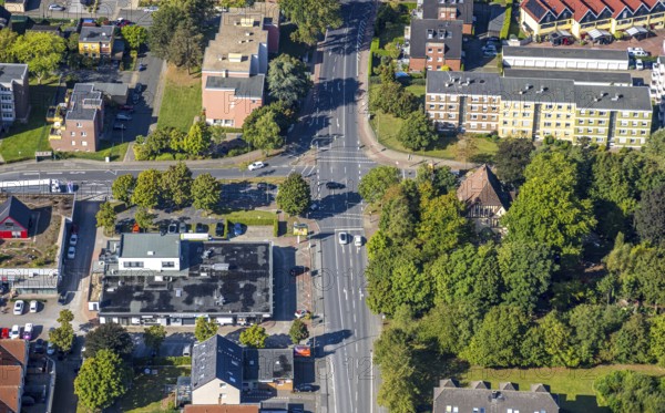 Aerial view, residential area road traffic intersection Ostwennemarstraße and Alter Uentroper Weg, wooded area with Villa Kunterbunt, Uentrop, Hamm, Ruhr area, North Rhine-Westphalia, Germany, DE, Europe, kindergarten, day-care centre, day-care centre, aerial view, aerial photography, aerial photography, road intersection, road traffic, overview, bird's-eye view, overview