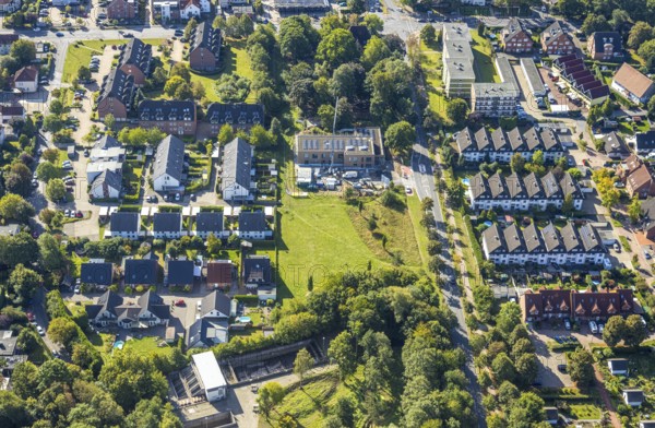Aerial view, construction site with new building day care centre Villa Kunterbunt at Ostwennemarstraße corner Alter Uentroper Weg, terraced house housing estate, Uentrop, Hamm, Ruhr area, North Rhine-Westphalia, Germany, construction work, construction area, construction site, building plots, construction crane, construction project, construction site, DE, Europe, kindergarten, day care centre, day care centre, aerial view, aerial photography, aerial photography, new building, overview, bird's-eye view, overview
