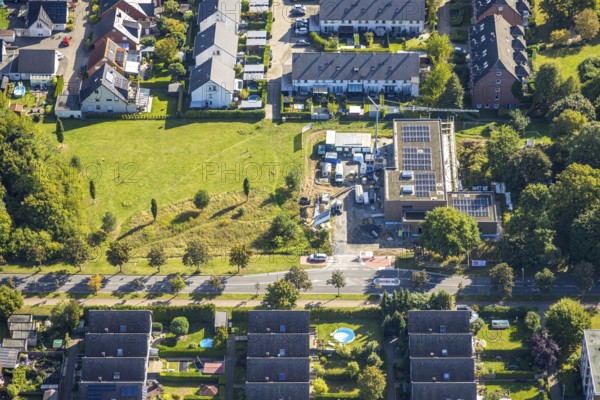 Aerial view, construction site with new building day care centre Villa Kunterbunt at Ostwennemarstraße corner Alter Uentroper Weg, terraced house housing estate, Uentrop, Hamm, Ruhr area, North Rhine-Westphalia, Germany, construction work, construction area, construction site, building plots, construction crane, construction project, construction site, DE, Europe, kindergarten, day care centre, day care centre, aerial view, aerial photography, aerial photography, new building, overview, bird's-eye view, overview