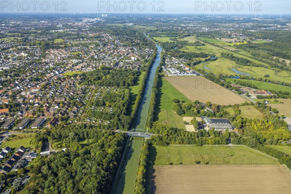 Aerial view, bridge Ostwennemarstraße over the Datteln-Hamm canal, housing estate Friedrichsfeld and Im Fuchswinkel, Klaus Gräve equestrian centre, river Lippe river meander, Uentrop, Hamm, Ruhr area, North Rhine-Westphalia, Germany, bridge, DE, Europe, canal, aerial view, aerial photography, aerial photography, equestrian sports, equestrian centre, equestrian sports, equestrian centre, riding stable, road traffic, overview, bird's eye view, bird's eye view, overview