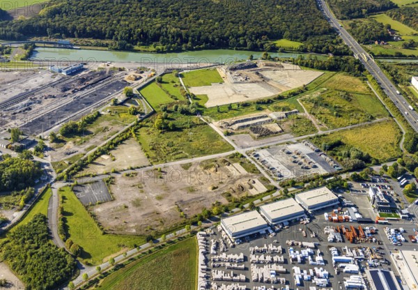 Aerial view, construction site between Geithe and Siegenbeckstraße, deconstruction at the harbour construction area Geithe at the Datteln-Hamm canal at the RWE power plant Westfalen, Funke Kunststoffe GmbH plant and planned motorway A2 junction Siegenbeckstraße, Uentrop, Hamm, Ruhr area, North Rhine-Westphalia, Germany, construction work, construction area, construction site, building plots, construction measure, construction project, construction site, DE, Europe, aerial view, aerial photography, aerial photography, new construction, overview, bird's eye view, overview
