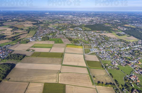 Aerial view, planned stop in Westtünnen, construction site at Südfeldweg and Von-Thünen-Straße for the future railway stop, meadows and fields at Südfeldweg, view to the city, district Rhynern, Hamm, Ruhr area, North Rhine-Westphalia, Germany, railway tracks, railway station, construction work, construction area, construction site, building plots, construction crane, construction measure, construction project, construction site, city, DE, Deutsche Bahn AG, Europe, major construction site, city centre view, aerial view, aerial photography, aerial photography, new building, townscape, town, town centre, road tunnel, tunnel, overview, subway, bird's eye view, birds-eyes view, overview