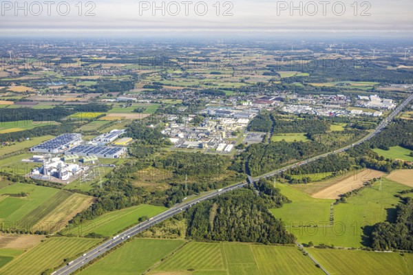 Aerial view, motorway A2 and rest area Im Großen Klei with forest, industrial area Trianelstraße, distant view, Uentrop, Hamm, Ruhr area, North Rhine-Westphalia, Germany, motorway, DE, Europe, aerial view, aerial photography, aerial photography, rest area, road traffic, overview, bird's-eye view, overview