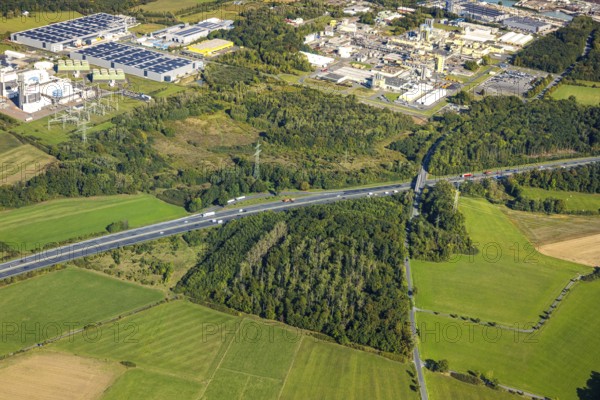 Aerial view, motorway A2 and rest area Im Großen Klei with forest, industrial area Frielinghauser Straße, Uentrop, Hamm, Ruhr area, North Rhine-Westphalia, Germany, motorway, DE, Europe, aerial view, aerial photography, aerial photography, rest area, road traffic, overview, bird's-eye view, overview