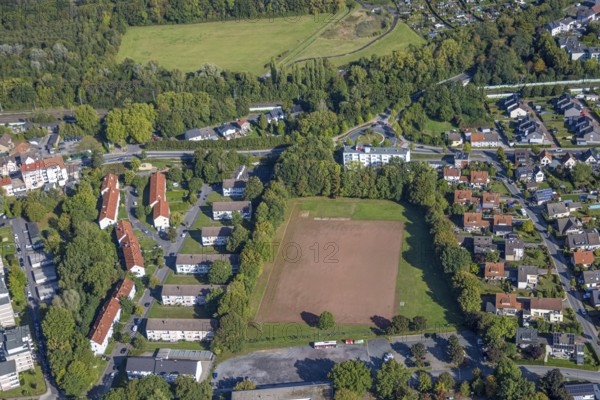 Aerial view, residential area Pelkum with Aschenplatz, housing estate terraced houses Kobbenskamp, district Pelkum, Hamm, Ruhr area, North Rhine-Westphalia, Germany, DE, Europe, property tax, real estate, aerial view, aerial photography, aerial photography, overview, bird's-eye view, housing estate, housing and living, residential area, quality of living, residential neighbourhood, housing estate, residential district, birds-eyes view, overview