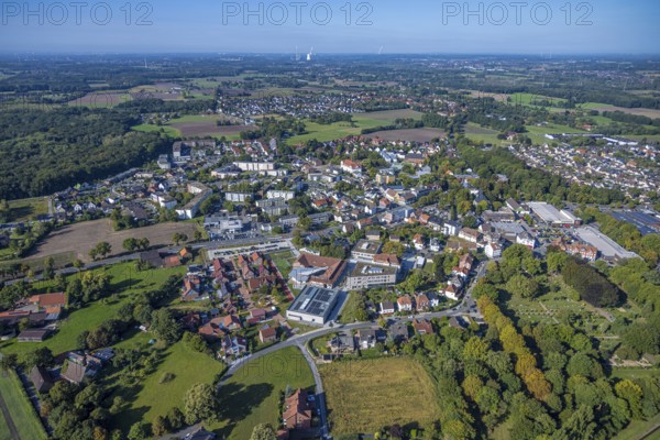 Aerial view, high-rise housing estate on Holzstraße, with Falkschule and Arnold-Freymuth-Gesamtschule, Herringen district, Hamm, Ruhr area, North Rhine-Westphalia, Germany, education, educational institution, DE, Europe, property tax, real estate, educational institute, aerial view, aerial photography, aerial photography, school, overview, bird's-eye view, housing estate, housing and living, residential area, quality of living, residential neighbourhood, housing estate, residential district, bird's-eye view, overview