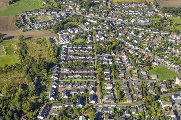 Aerial view, single-family house, new building, residential area Daberg, Albert-Spieker-Weg, catholic church St. Liborius, district Pelkum, Hamm, Ruhr area, North Rhine-Westphalia, Germany, DE, Europe, property tax, real estate, aerial view, aerial photography, aerial photography, overview, bird's-eye view, housing estate, living and living, residential area, quality of living, residential neighbourhood, housing estate, residential area, birds-eyes view, overview