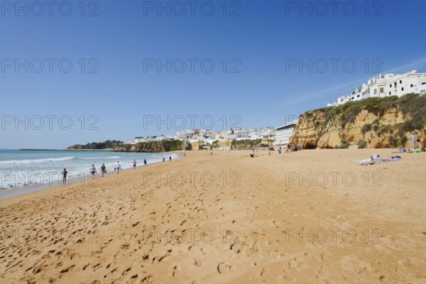 Praia do Tunel beach and view of the town, Albufeira, Algarve, Portugal