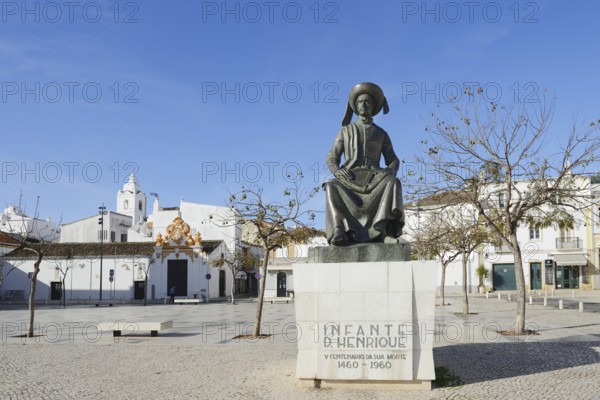 Monument to Henry the Navigator, Praca Infante Dom Henrique, Lagos, Algarve, Portugal