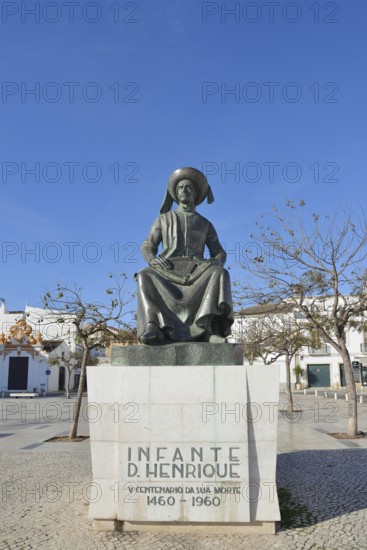 Monument to Henry the Navigator, Praca Infante Dom Henrique, Lagos, Algarve, Portugal