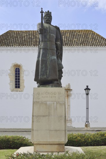 Statue of King Afonso III in front of the Archaeological Museum and former Convento de Nossa Senhora da Assuncao, Faro, Algarve, Portugal