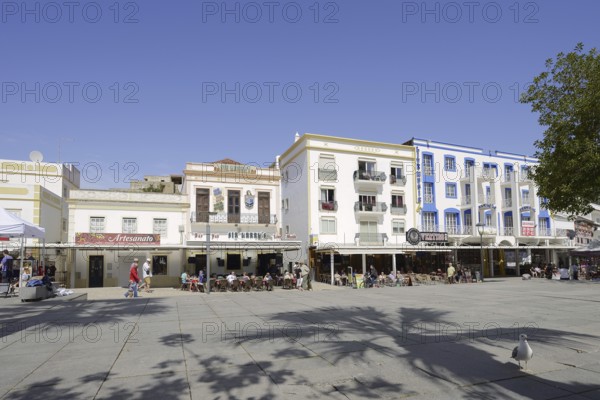Restaurants and pavement cafés in Largo Engenheiro Duarte Pacheco square, Albufeira, Algarve, Portugal