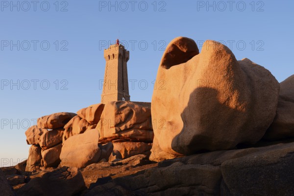 Mean Ruz lighthouse and granite rocks, Ploumanac'h, Cote de Granit Rose, Cotes-d'Armor, Brittany, France