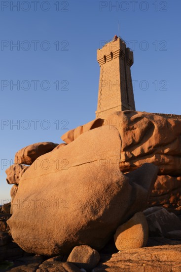 Mean Ruz lighthouse and granite rocks, Ploumanac'h, Cote de Granit Rose, Cotes-d'Armor, Brittany, France