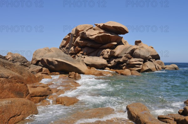Granite rocks on the Cote de Granit Rose coast near Ploumanac'h, Cotes-d'Armor, Brittany, France
