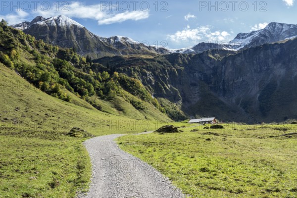 Oytal valley head, behind Käser Alpe and Jochspitze and Rauheck, Oytal, near Oberstdorf, Oberallgäu, Allgäu, Bavaria, Germany