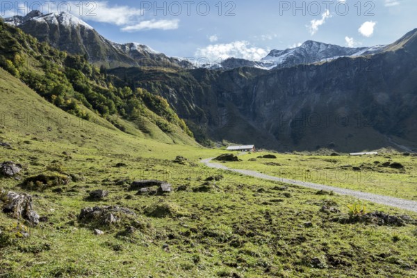 Oytal valley head, behind Käser Alpe and Jochspitze and Rauheck, Oytal, near Oberstdorf, Oberallgäu, Allgäu, Bavaria, Germany