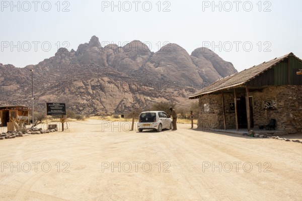 Entrance to the Spitzkoppe Community Campsite, Namibia - 1 Setembro, 2025: with a scenic view of the iconic granite peaks and surrounding arid landscape
