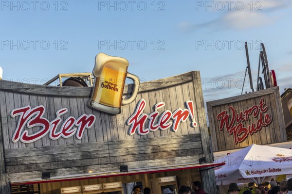 Folk festival time in Stuttgart. The 178th Cannstatter Volksfest on the Wasen is one of the most important traditional festivals in Germany. In addition to the large festival tents, the Wasen is characterised by fairground attractions. Around 320 showmen, festival hosts and market traders expect around four million visitors. Bad Cannstatt, Stuttgart, Baden-Württemberg, Germany