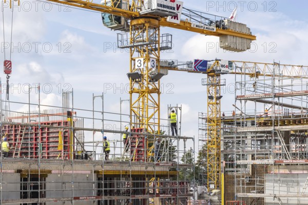 Robert Bosch Hospital (RBK), foundation hospital of the Robert Bosch Stiftung with 1191 beds. RBKnext bundles all further development projects of the Robert Bosch Hospital at the Bosch Health Campus. Over 300 modern employee flats and a daycare centre are being built at Burgholzhof. Construction site with scaffolding and crane. Stuttgart, Baden-Württemberg, Germany