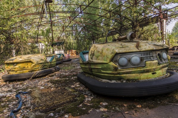 Chernobyl, Prypjat, funfair, bumper cars, boxing car, amusement park, Urbex, colourful