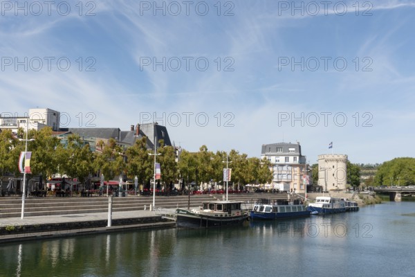 Quai de Londres, bank, Porte Chaussée, city gate, ships, river Meuse, Verdun, Département Meuse, Grand Est, France