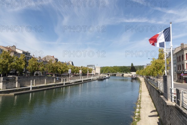 French flag, river bank, river Meuse, Verdun, Département Meuse, Grand Est, France