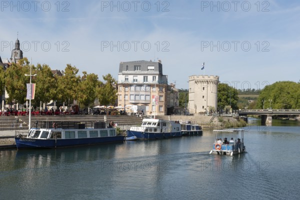 Quai de Londres, bank, Porte Chaussée, city gate, ships, river Meuse, Verdun, Département Meuse, Grand Est, France
