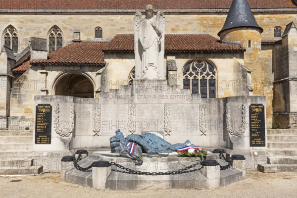 War memorial, Église Saint-Martin d'Étain, Church of St Martin, Étain, commune, Verdun, Département Meuse, Grand Est, France