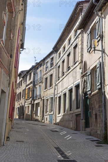 Narrow alley in the old town centre, Verdun, Département Meuse, Grand Est, France