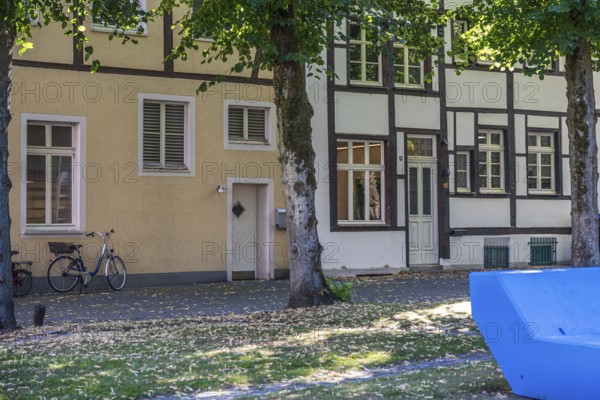 Quiet street scene with half-timbered houses, a bicycle and a summery atmosphere, Marienkirchplatz, Warendorf, Münsterland, North Rhine-Westphalia
