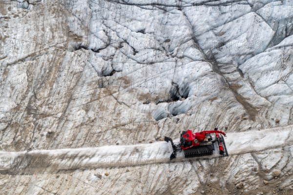 Snow groomer on Dachtstein, Dachtstein glacier, Styria, Austria