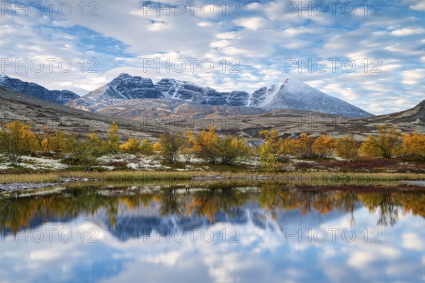 Autumn landscape in Rondane National Park, mountains Høgronden, Midtronden and Digerronden Dørålen, Dørålseter, Norway